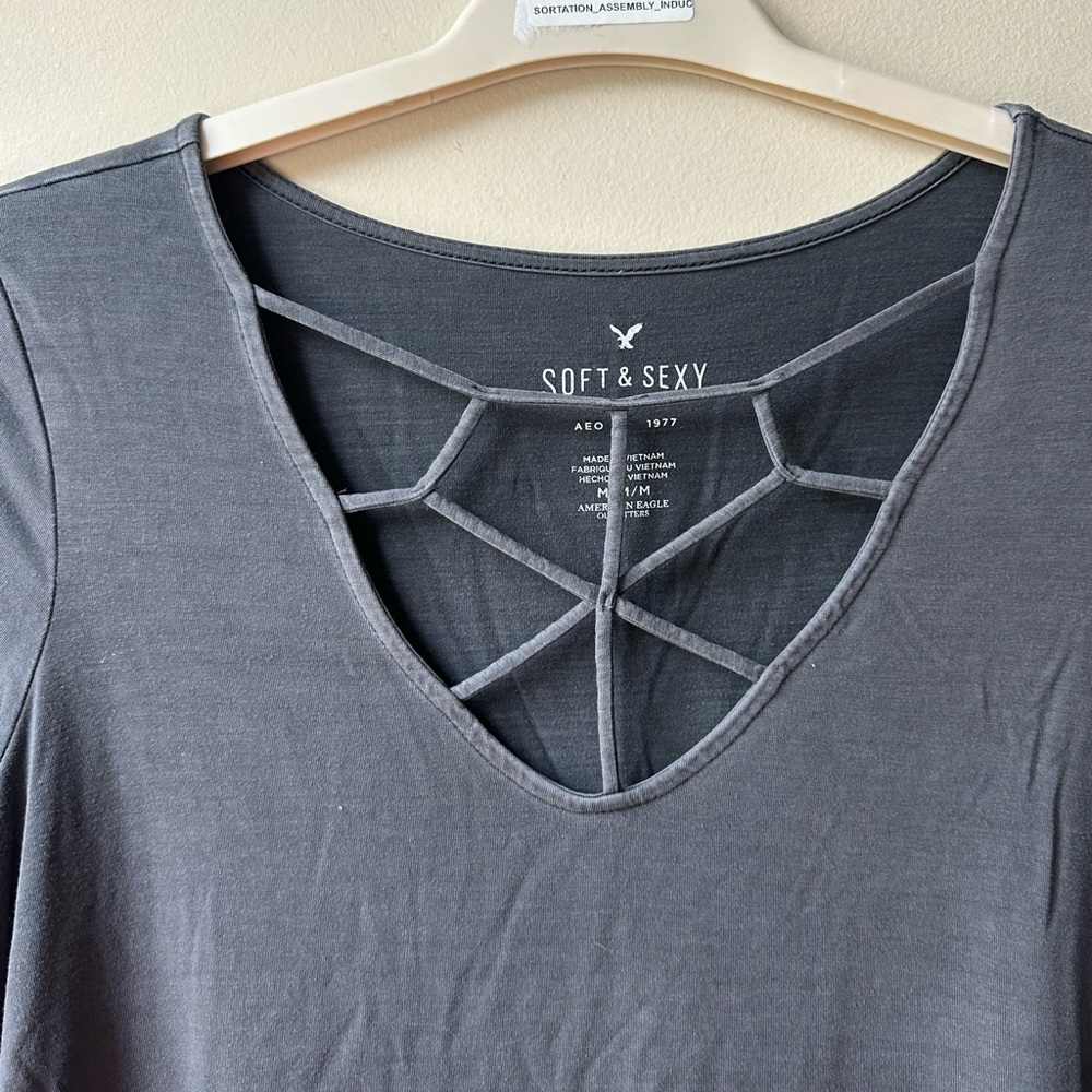 AE Gray Crisscross Long Sleeve Top - Picture 2 of 7
